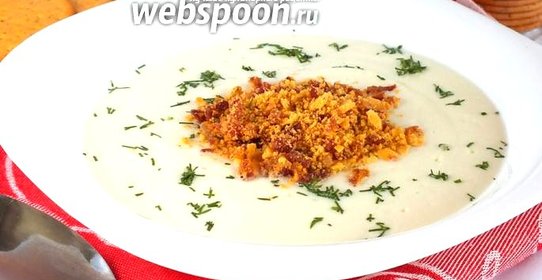 Суп-пюре из цветной капусты с крекерами