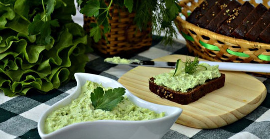 Соленая творожная масса с черемшой