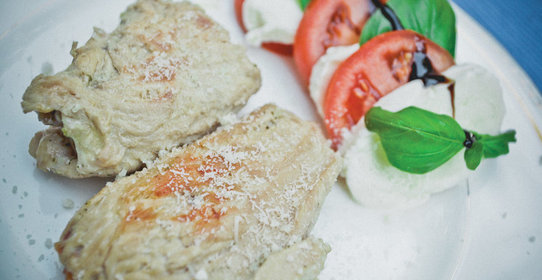 Рулетики из индейки с сыром и базиликом за 30 минут