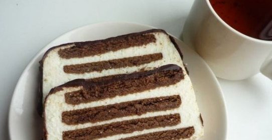 Творожный торт с печеньем без выпечки