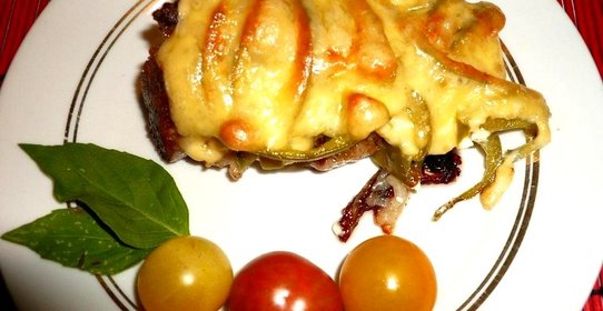 Свинина с болгарским перцем и сыром