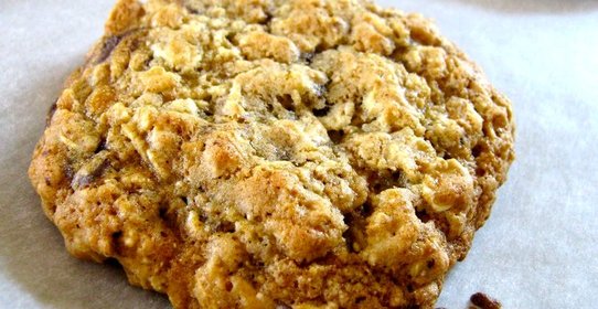 Овсяное печенье с фруктами и орехами