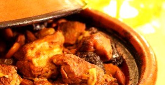 Бараний тажин с финиками, гранатовым соком и ароматными специями