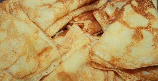 Тонкие блинчики на кефире (и оладушки в духовке из того же теста)