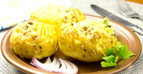 Запечённый картофель в итальянских травах