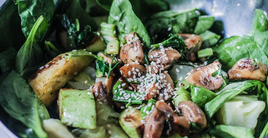 Теплый вегетарианский салат