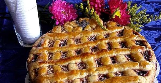 Открытый пирог с повидлом