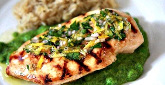 Курица с лимонной сальсой и гороховым пюре