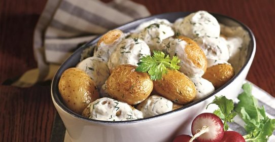 Печеный молодой картофель под белым соусом