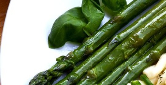 Спаржа с лаймом и мятой