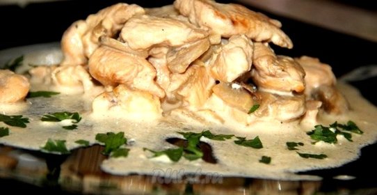 Филе индейки, тушеное со сметаной