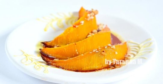 Тыква запеченная, с арахисовым соусом