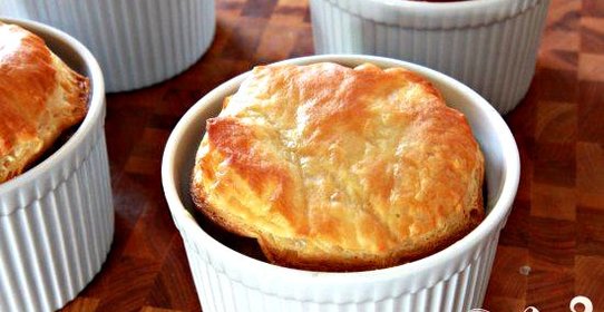 Пироги с креветками и колбасой