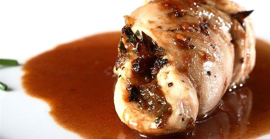 Маринованная курица со средне-острым красным соусом чили