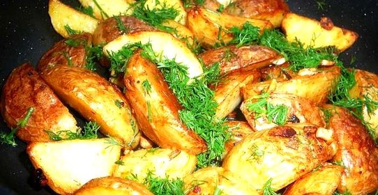 Картофель по-деревенски с чесноком