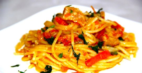 Спагетти с мясом и овощами