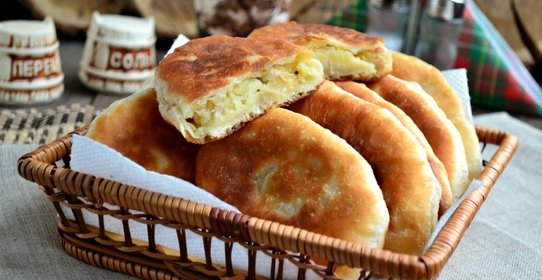 Жареные пирожки с картофелем и мясом