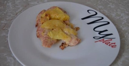 Куриная грудка с ананасом под сыром