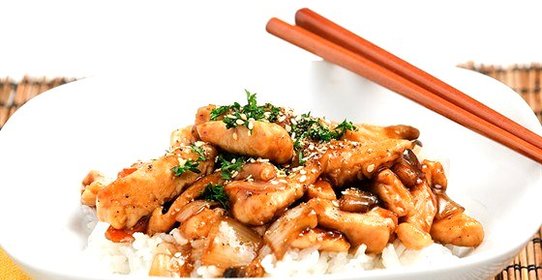 Жареная курица с устричным соусом и овощами