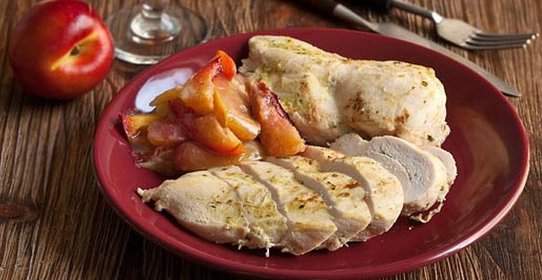 Куриная грудка с нектаринами