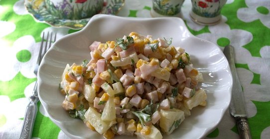 Салат из ананасов и кукурузы