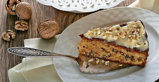 Морковный торт с грецкими орехами