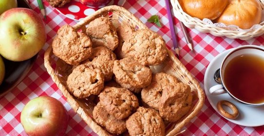 Домашнее овсяное печенье с яблоками и грецкими орехами