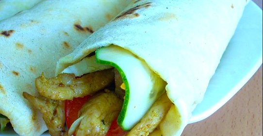 Рулет из лаваша с авокадо