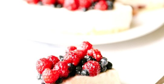 Йогуртовый торт с ягодами