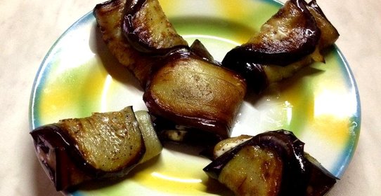 Рулетики из баклажанов