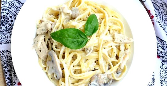 Фетучини с грибами и курицей