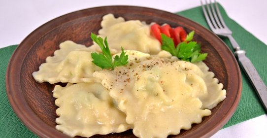 Равиоли с куриным фаршем и сыром