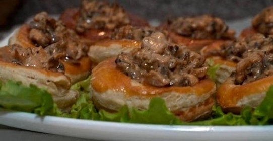 Волованы с курицей и грибами