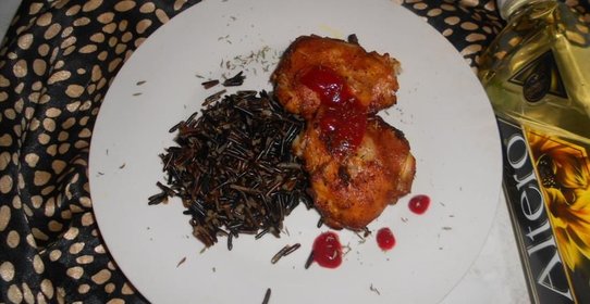 Дикий рис с курицей-гриль и сливовым соусом