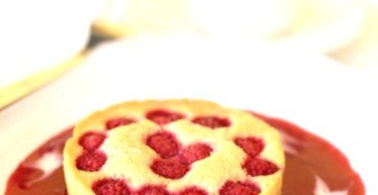 Пирог творожный с малиной