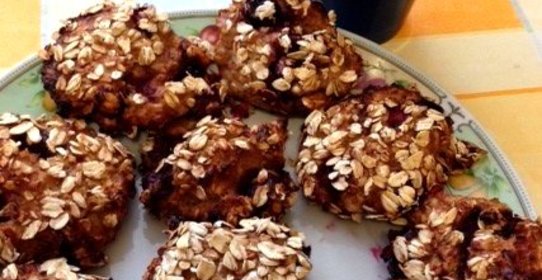 Творожно-овсяное печенье с вишней