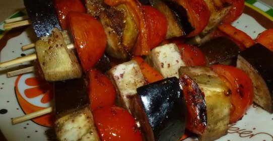 Пряные овощи на шпажках