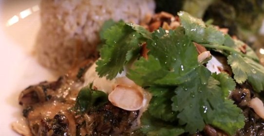 Куриная грудка в белом вине