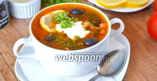 Солянка с курицей и сосисками