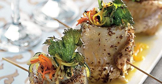 Рулетики из окуня с цитрусовым маслом и зирой