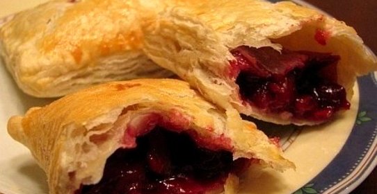 Слойки с вишней