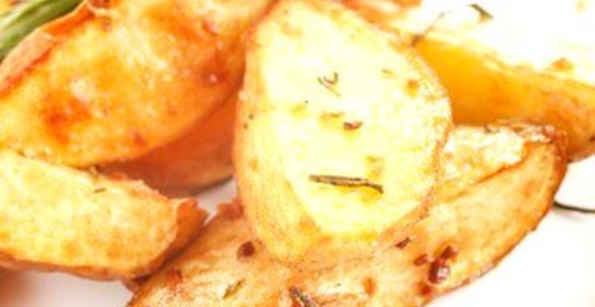 Жареный картофель с чесноком