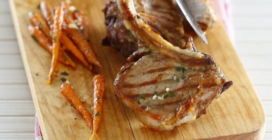 Телятина на косточке с пряной морковью