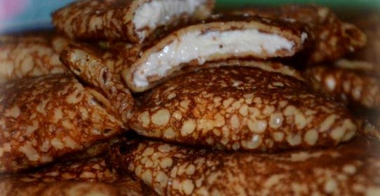 Блинчики с творогом и вишней треугольнички