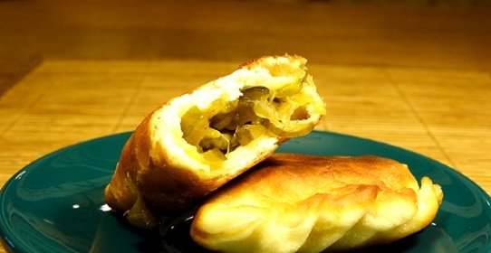 Пирожки с солеными огурцами