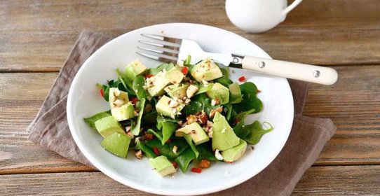 Салат с брынзой и авокадо