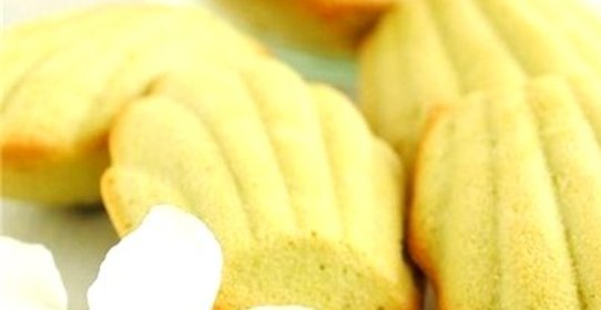 Печенье «Мадлен» с чаем матча