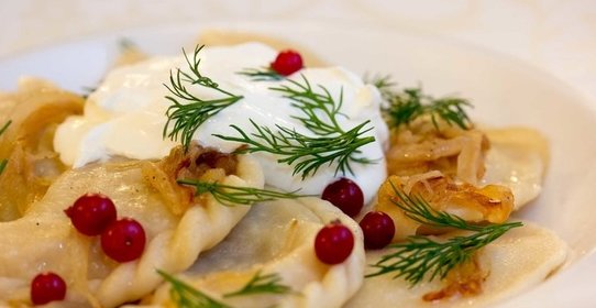 Вареники с кислой капустой и мятым картофелем