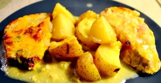 Картофель со свининой и сыром в духовке