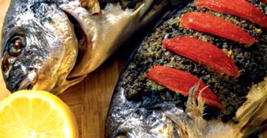 Дорада в средиземноморском стиле с тапенадом